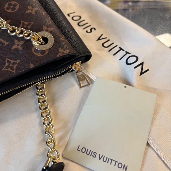 Louis Vuitton - Picture 4 of 15